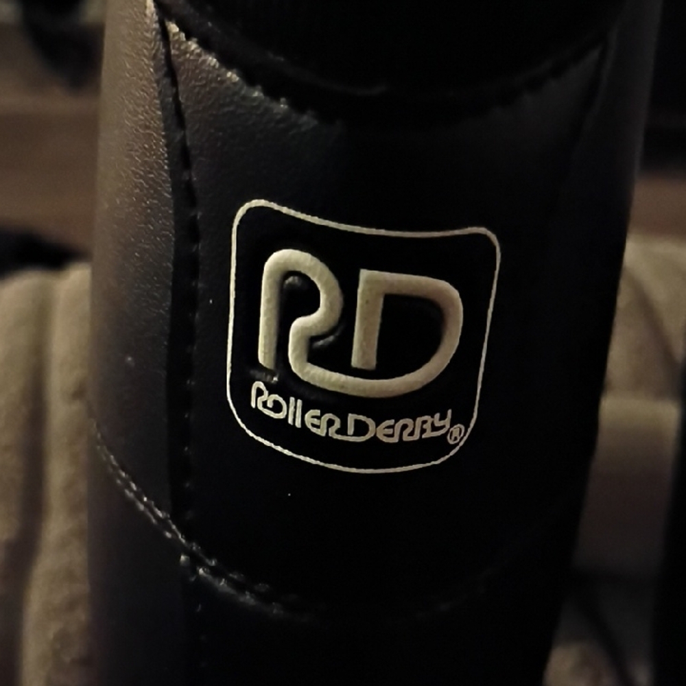 Black Roller Derby Skates - Picture 2 of 5